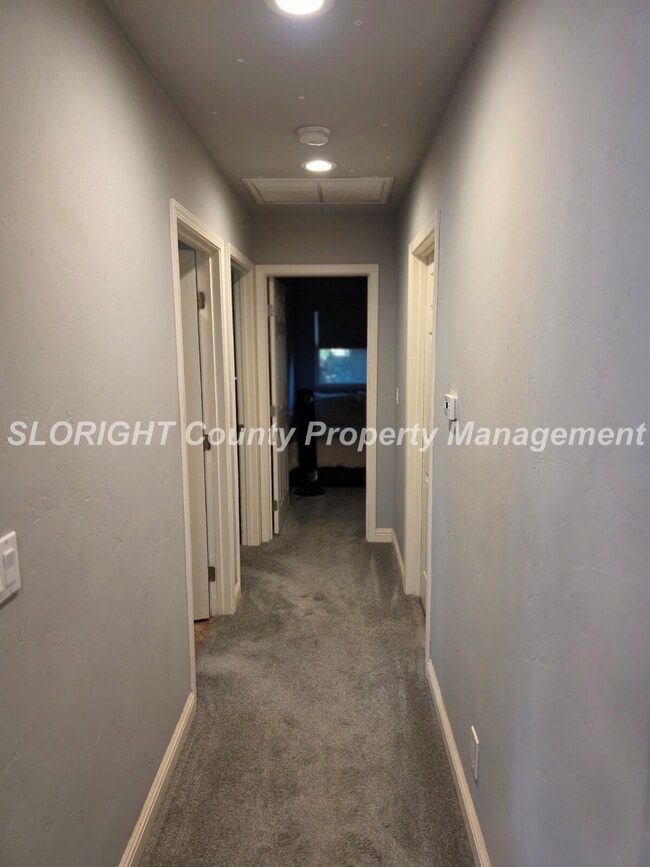 Building Photo - AVAILABLE NOW - 2 Bed/ 1 Bath Atascadero Home