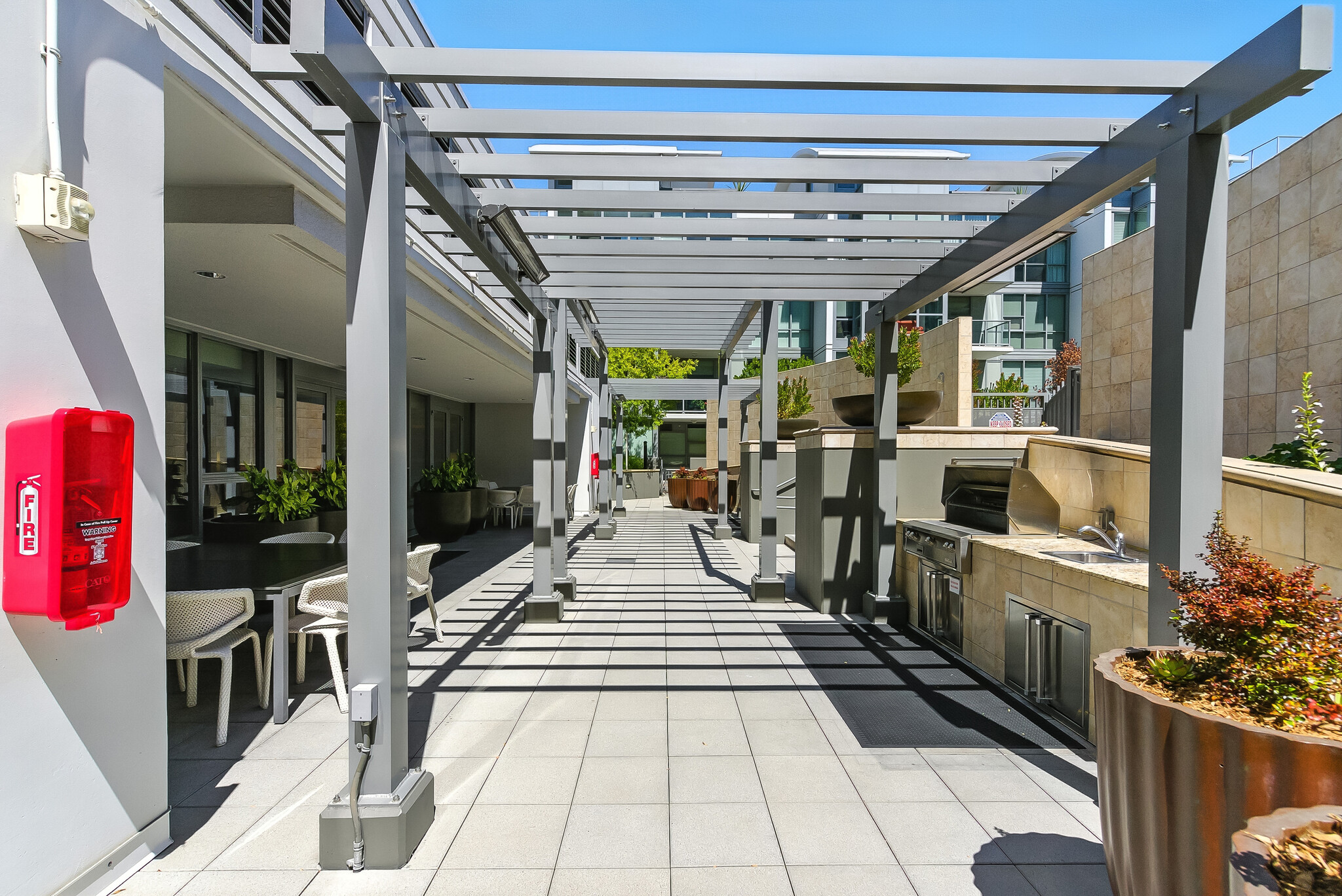 Outdoor lounge/BBQ - 420 Mission Bay Blvd N