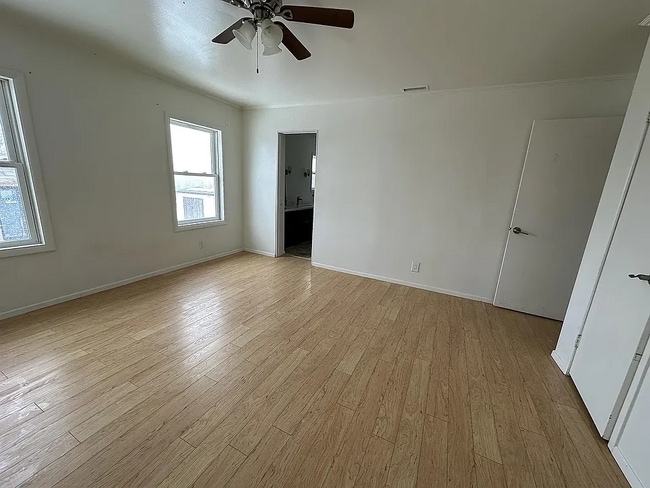 Building Photo - 205 Holland Ln