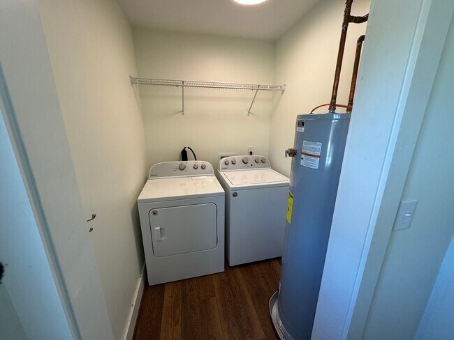 Building Photo - 432 Woodvale Ln