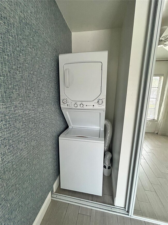 Building Photo - 2201 NE 66th St