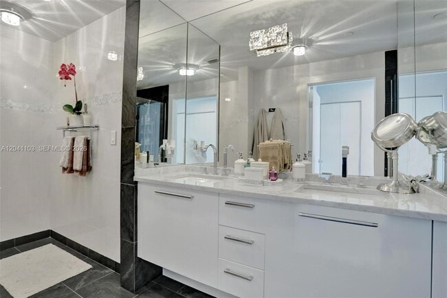 Building Photo - 900 Biscayne Blvd