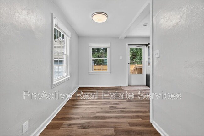 Building Photo - 816 Martin Ave