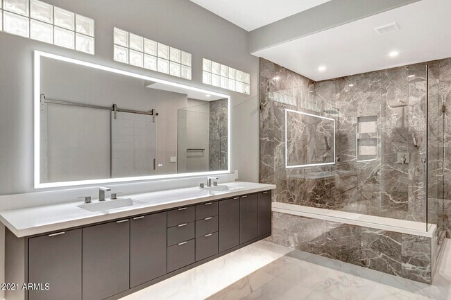 Building Photo - 7525 E Gainey Ranch Rd