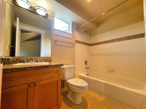 Building Photo - Stunning Three Level Townhome in Green Lak...