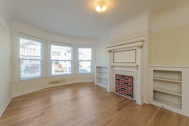 Building Photo - 614 7th Ave