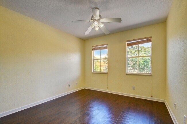 Building Photo - 10537 Galleria St