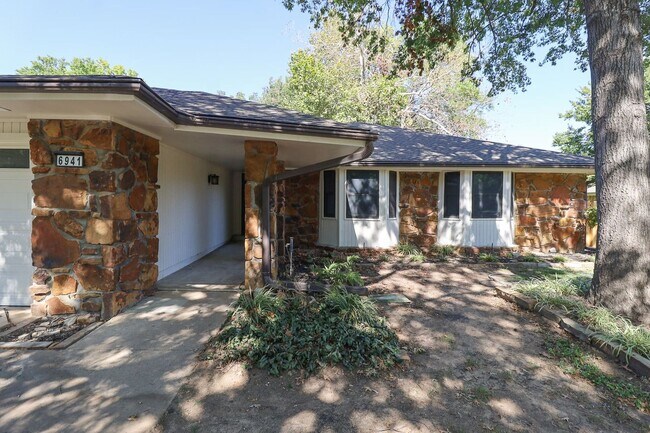 Building Photo - Beautifully Redone 3 Bedroom South Tulsa H...