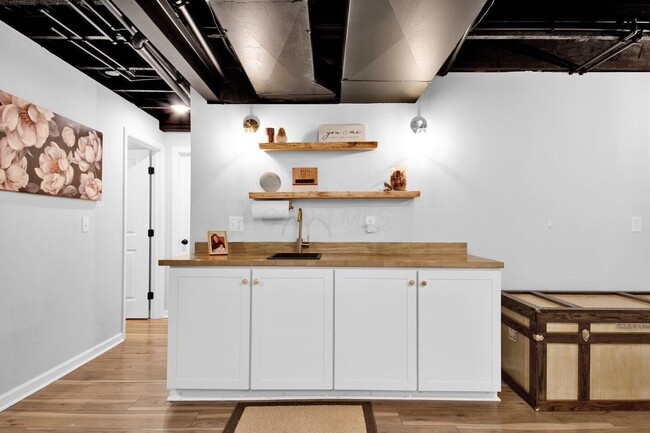 Building Photo - 354 Passina Rd