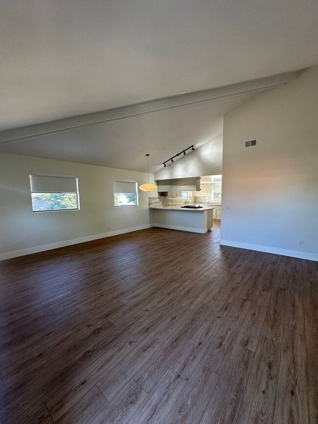 Building Photo - 335 S Grand St