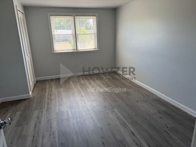 Building Photo - 325 Oak Neck Rd