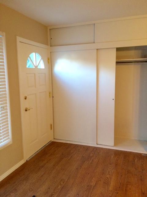 Building Photo - 1831 N Hollywood Way