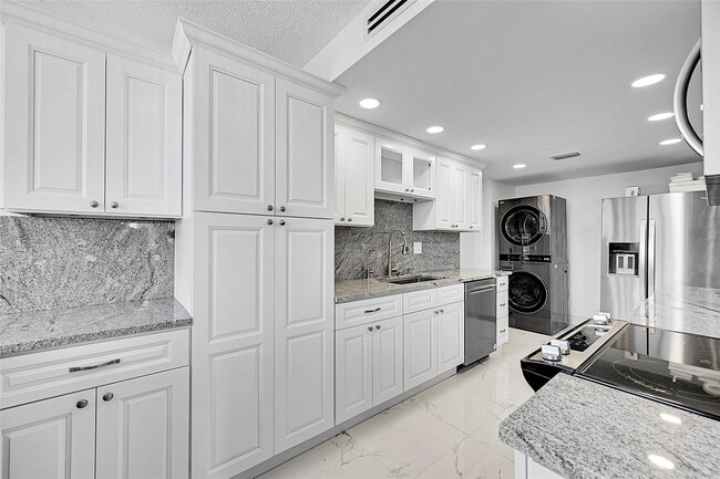 Building Photo - 1401 S Ocean Dr