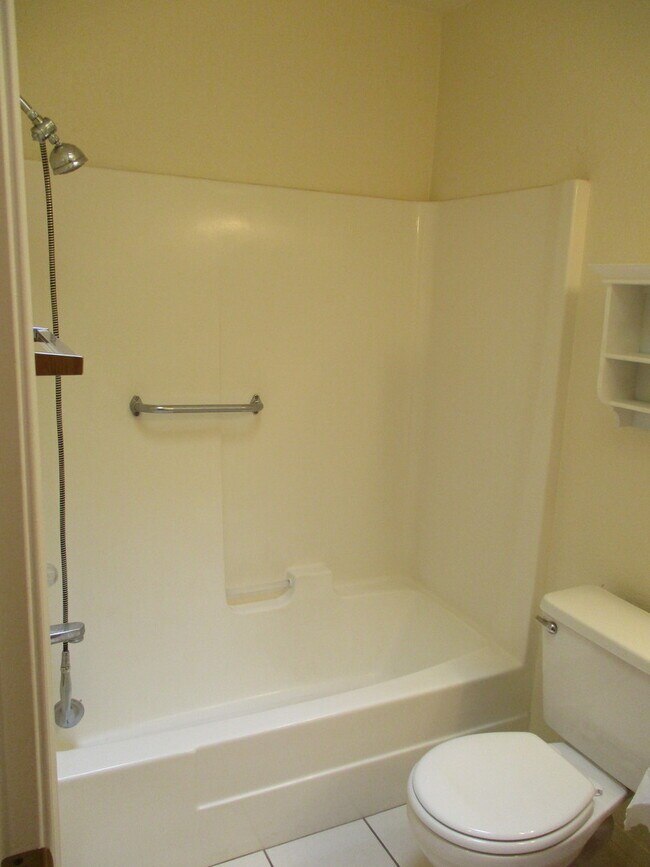Building Photo - Culdesac Home Near Parks & Schools - Garba...