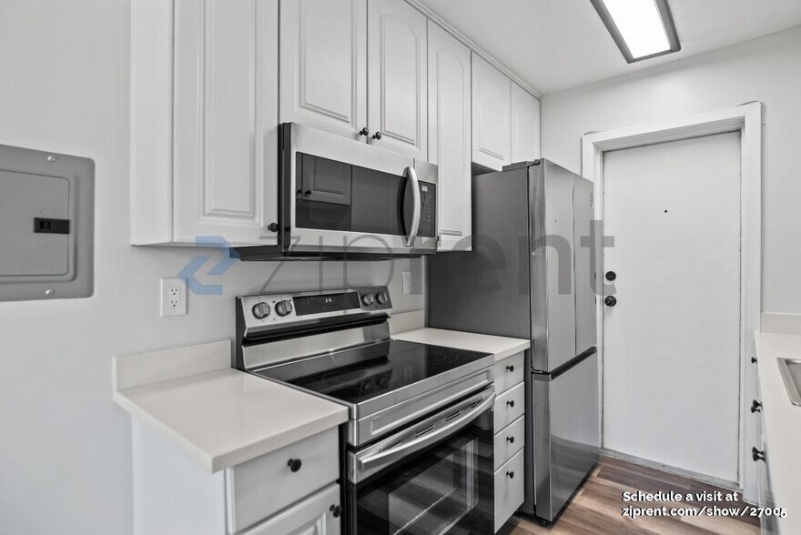 Building Photo - 3385 La Selva St