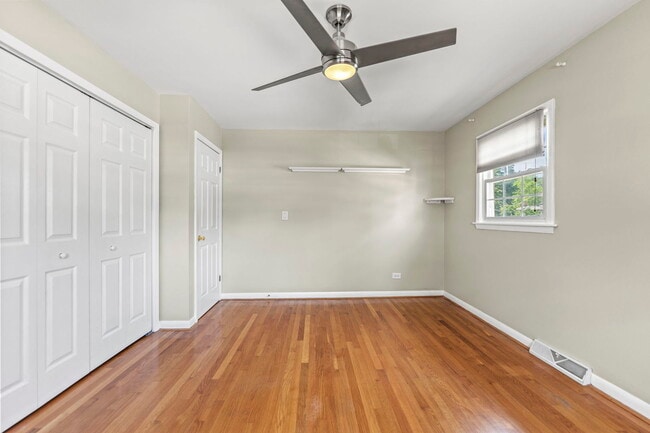 Building Photo - 1105 E Alder Ln