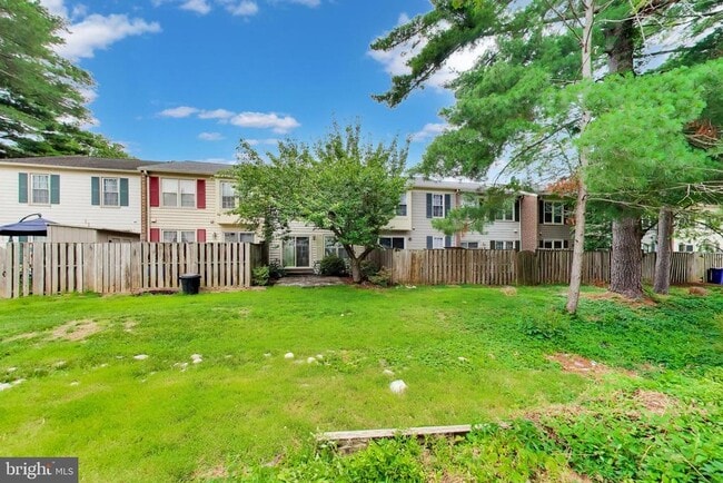 Building Photo - 10075 Maple Leaf Dr
