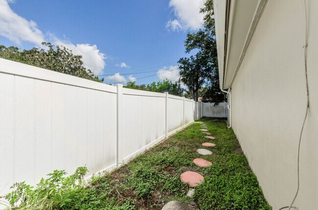 Building Photo - Charming 3 bedroom 2 bath in North Clearwa...