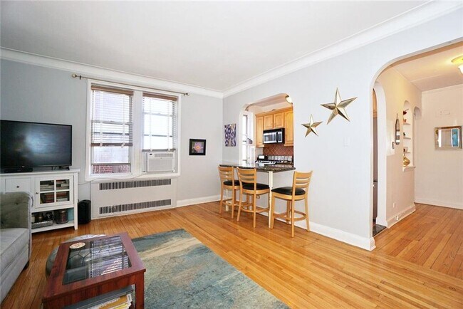 Building Photo - 7 9th St