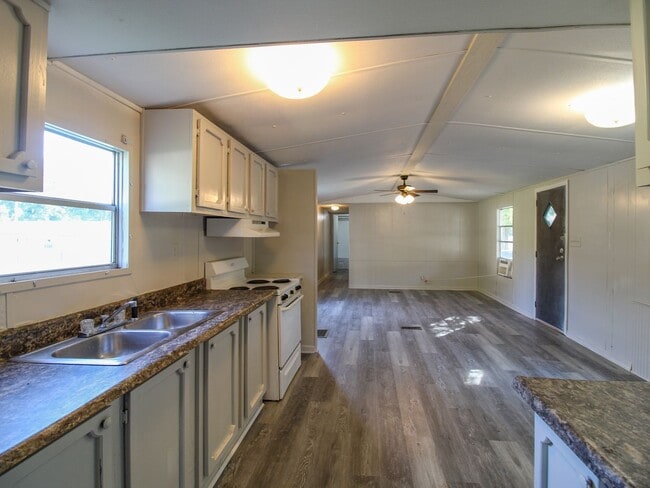 Building Photo - New Rental at River Road Estates!