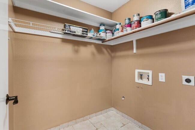 Building Photo - 409 Kathy Ln