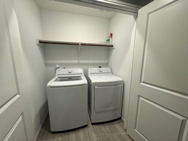 Building Photo - 7010 Solar Rdg