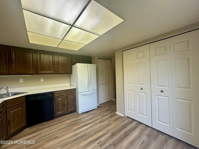 Building Photo - 143 Archery Ct