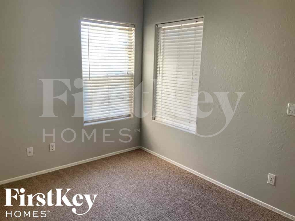 Building Photo - 3032 E Pinto Valley Rd