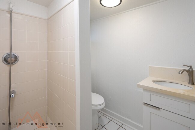 Building Photo - 1322 Olino St