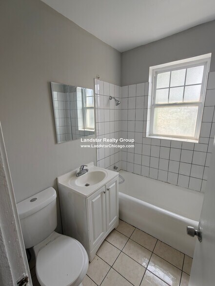 Building Photo - 6312 N Oakley Ave