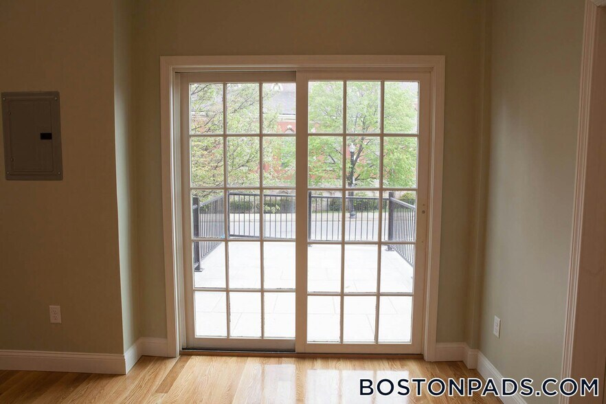 Building Photo - 409 Dudley St