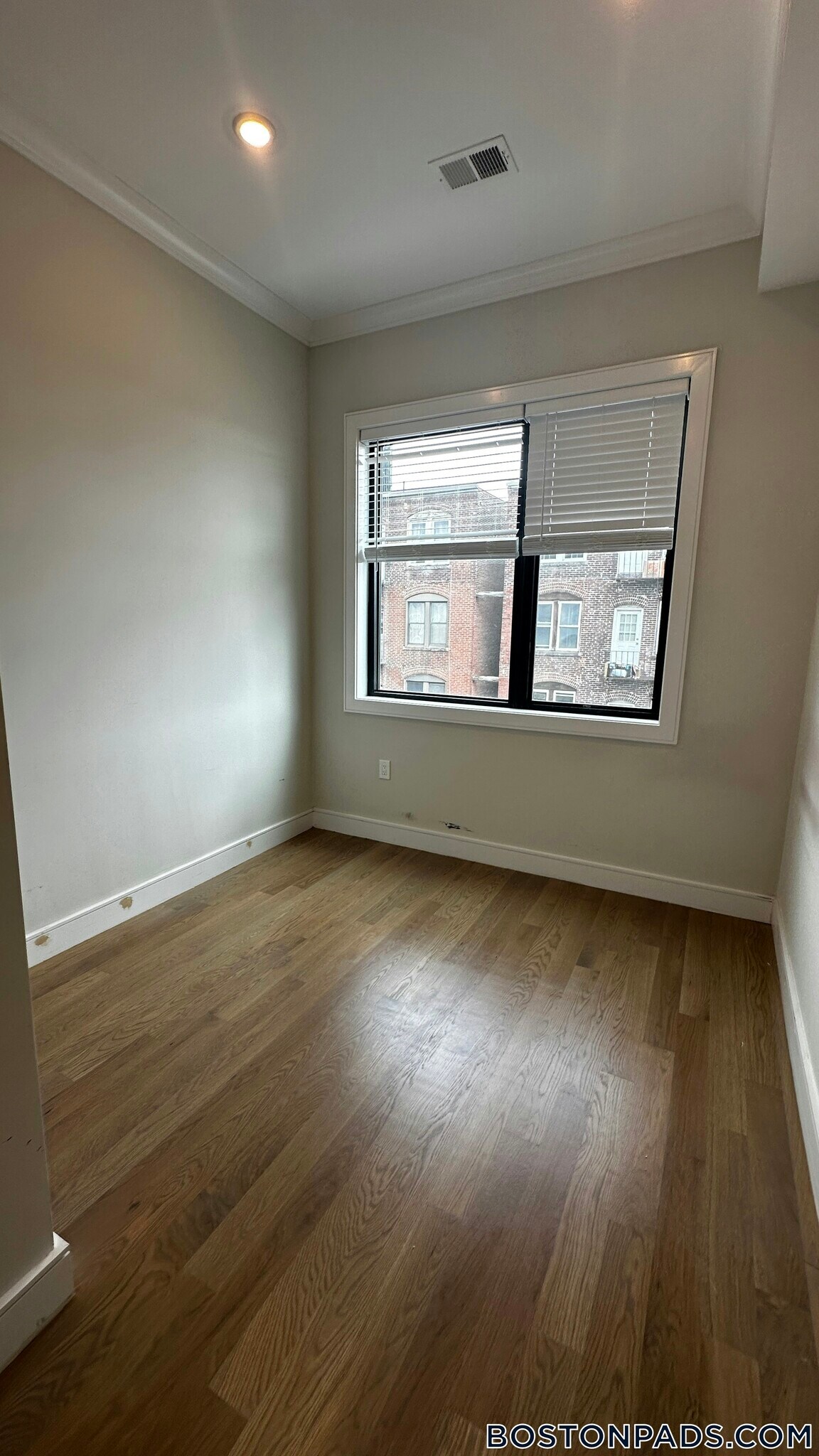 Building Photo - 16-18 Highgate (Roomate Rental) St.