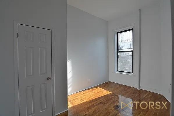Building Photo - 3 bedroom in BROOKLYN NY 11206