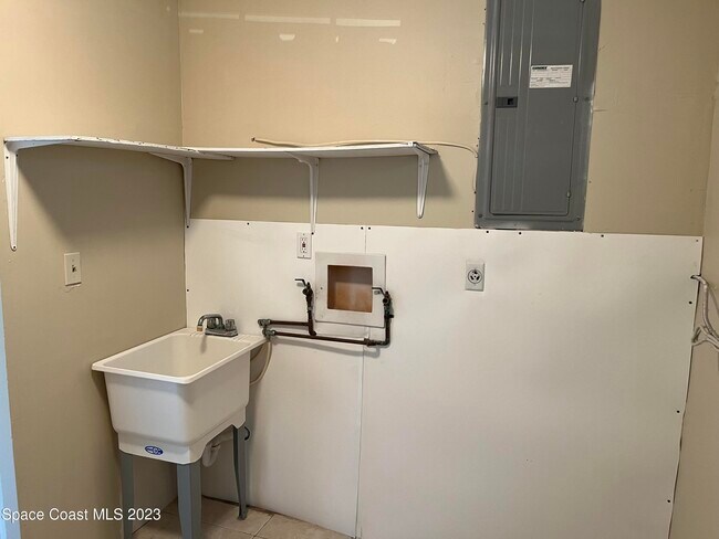 Building Photo - 781 Burman Ln NE