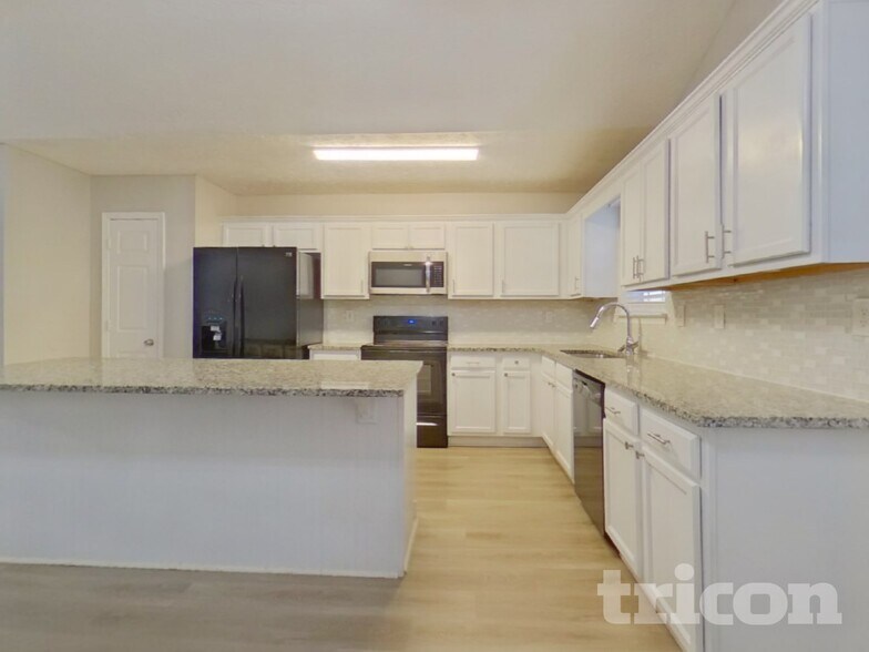 Building Photo - 2211 Ashton Dr