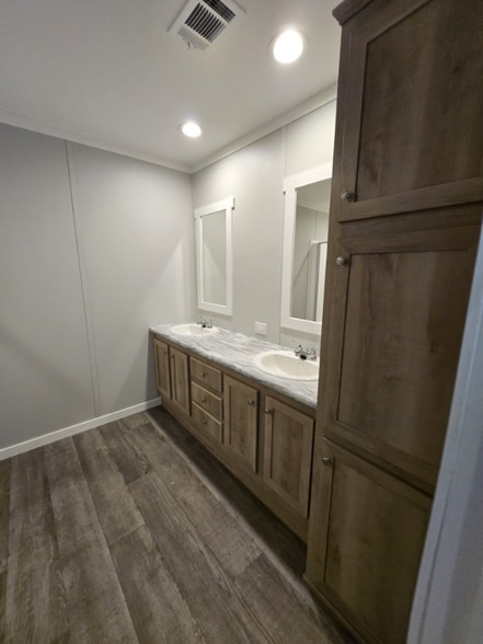 Building Photo - 3000 S 9th Ave