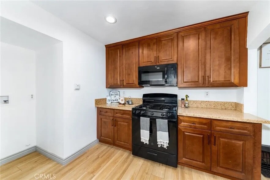 Building Photo - 218 E Hullett St