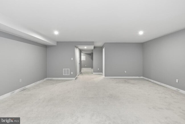 Building Photo - 529 Swansea Dr
