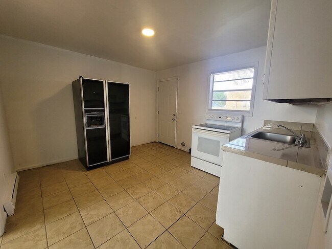 Building Photo - 317 E Florida St