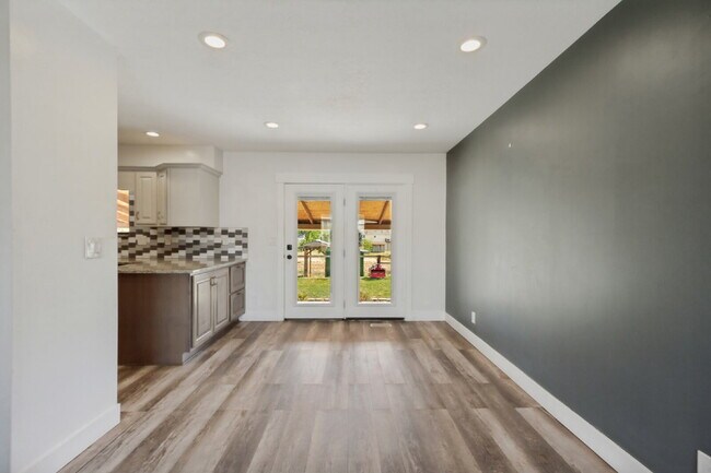 Building Photo - 2175 S 150 W