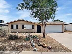 Building Photo - 2911 W Laurel Ln
