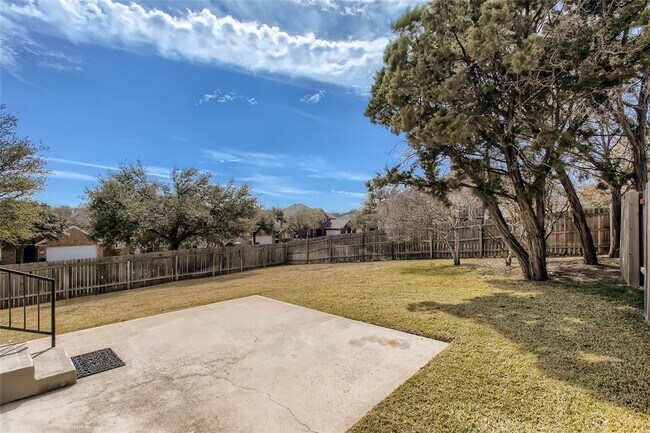 Building Photo - 1001 Shadow Valley Cove