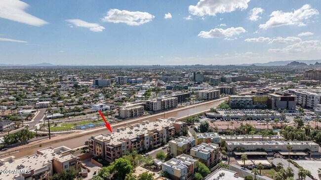 Building Photo - 4803 N Woodmere Fairway