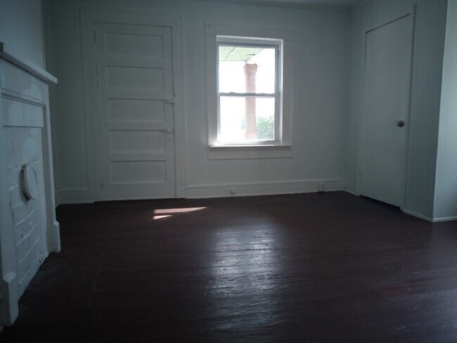 Building Photo - 2 Bedroom in Greenville