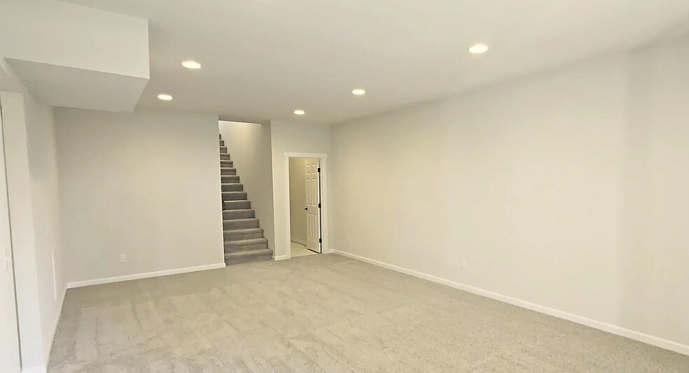 Building Photo - 14936 Tyee Dr E