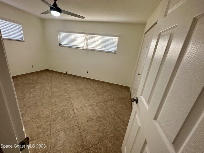 Building Photo - 250 Andros Dr