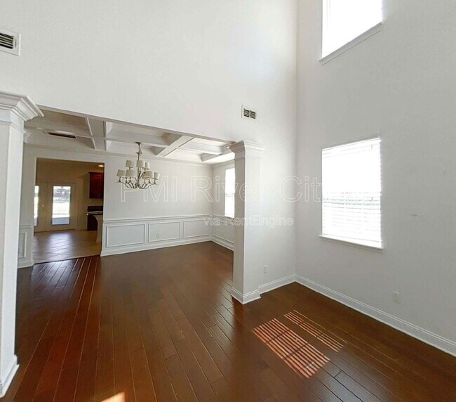 Building Photo - 2099 Club Lake Dr