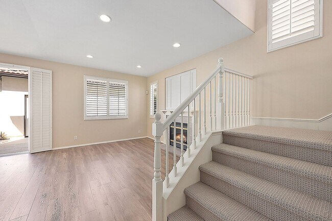 Building Photo - 2 Master Suites - 2 car garage - Townhome