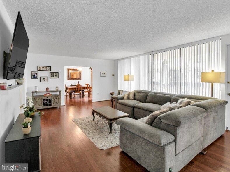 Primary Photo - 3701 S George Mason Dr