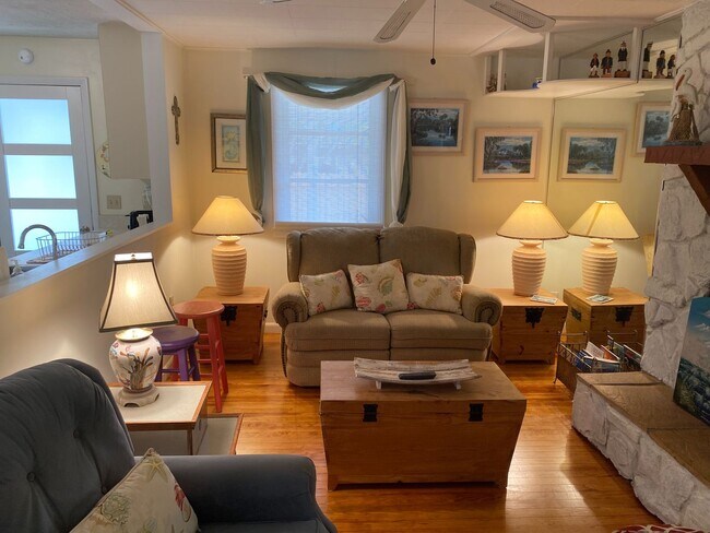 Building Photo - Nokomis Beachy Bungalow (Off Season)